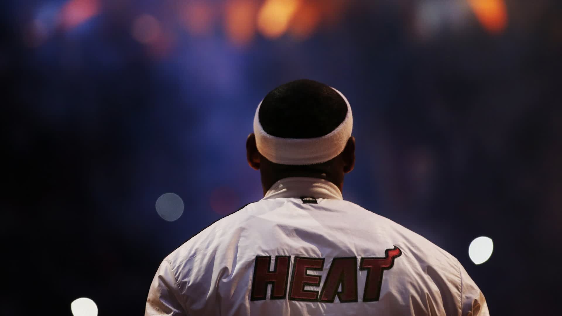 哈登末曾一心留队球迷热议(NBA因哈登迟迟未定落脚点)